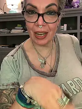 dieseldame1313 online show from 04-01-26, 02:23