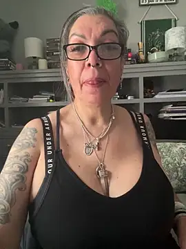 dieseldame1313 online show from 05-14-26, 11:33