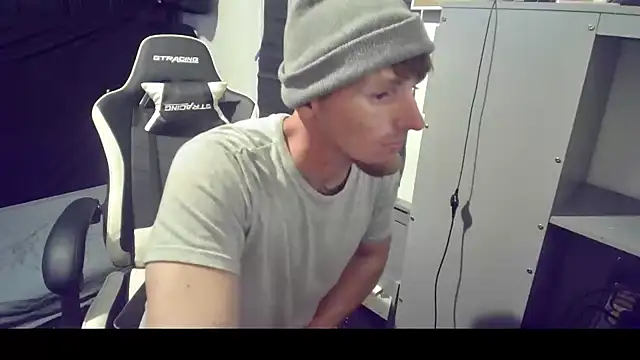 Snapshot of Robbin_Bnks chatting on 10-15-25, 05:29 Robbin Bnks online show from 10-15-25, 05:29