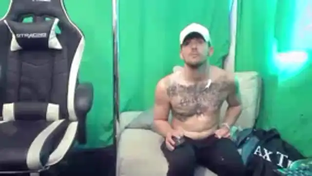 Snapshot of Robbin_Bnks chatting on 11-18-25, 02:54 Robbin Bnks online show from 11-18-25, 02:54