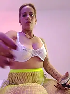 Snapshot of Alisson_Milf chatting on 02-25-26, 04:11 Alisson Milf online show from 02-25-26, 04:11