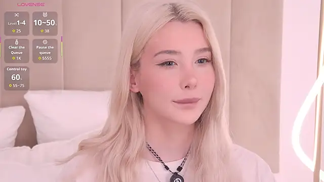 Snapshot of Nesolla chatting on 06-18-26, 01:26 Nesolla online show from 06-18-26, 01:26