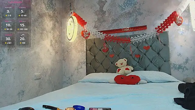 Snapshot of DarcyMooree chatting on 09-25-25, 12:53 DarcyMooree online show from 09-25-25, 12:53