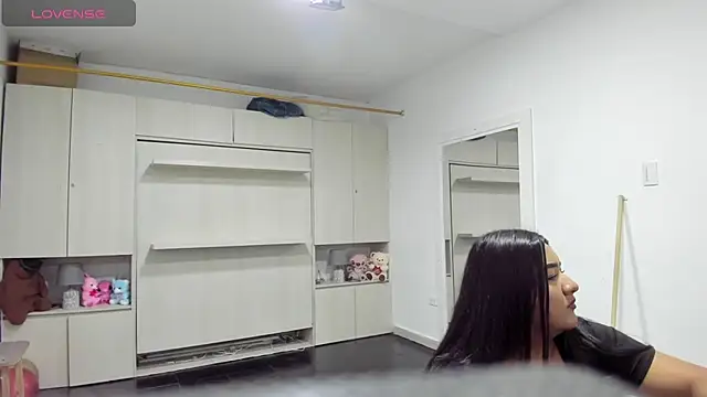 LilyWhitney online show from 04-16-26, 04:02