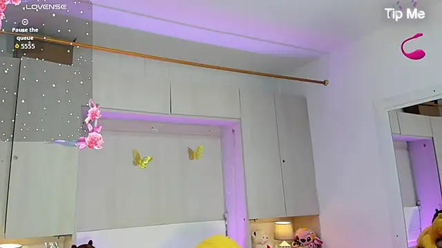 LilyWhitney online show from 06-21-26, 04:04