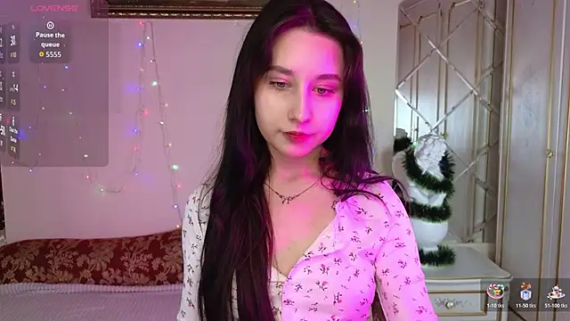 Snapshot of Eva_Maller chatting on 12-18-25, 02:45 Eva Maller online show from 12-18-25, 02:45