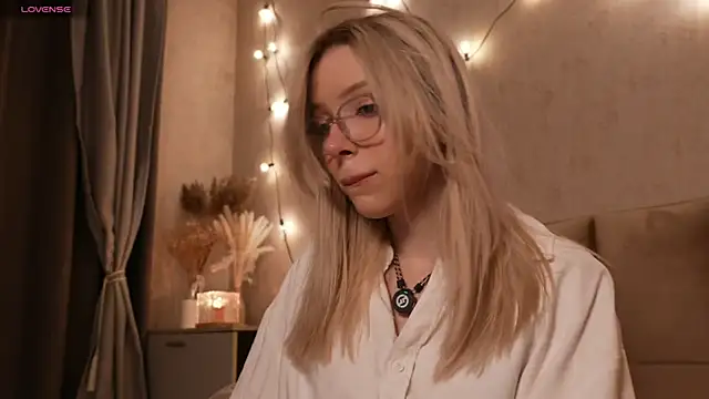 Snapshot of peachii_meow chatting on 07-12-26, 04:20 peachii meow online show from 07-12-26, 04:20