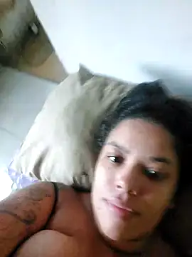 Snapshot of biancaalvess chatting on 02-11-26, 11:37 biancaalvess online show from 02-11-26, 11:37