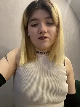 Snapshot of Cherry___Blossom chatting on 01-17-26, 11:04 Cherry Blossom online show from 01-17-26, 11:04