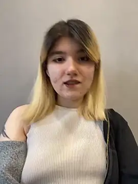 Snapshot of Cherry___Blossom chatting on 02-08-26, 10:51 Cherry Blossom online show from 02-08-26, 10:51