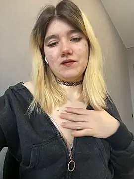 Snapshot of Cherry___Blossom chatting on 02-17-26, 09:06 Cherry Blossom online show from 02-17-26, 09:06