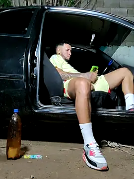 Snapshot of Master_pigdirty chatting on 09-09-25, 03:28 Master pigdirty online show from 09-09-25, 03:28