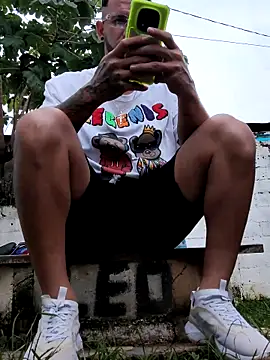 Snapshot of Master_pigdirty chatting on 09-14-25, 10:09 Master pigdirty online show from 09-14-25, 10:09