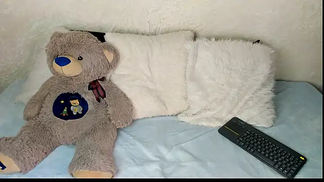 Snapshot of ClleoMoon chatting on 09-20-25, 02:12 ClleoMoon online show from 09-20-25, 02:12