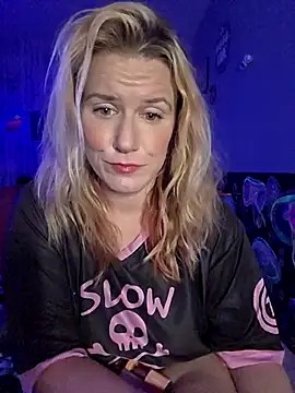 Snapshot of RhondaRump chatting on 06-06-26, 04:06 RhondaRump online show from 06-06-26, 04:06