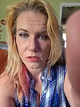 Snapshot of RhondaRump chatting on 06-09-26, 03:23 RhondaRump online show from 06-09-26, 03:23
