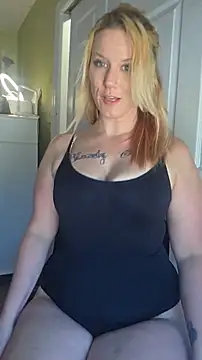 Snapshot of RhondaRump chatting on 06-15-26, 05:37 RhondaRump online show from 06-15-26, 05:37