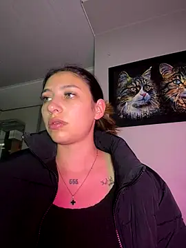 Snapshot of AriaBliss- chatting on 09-22-25, 03:30 AriaBliss- online show from 09-22-25, 03:30