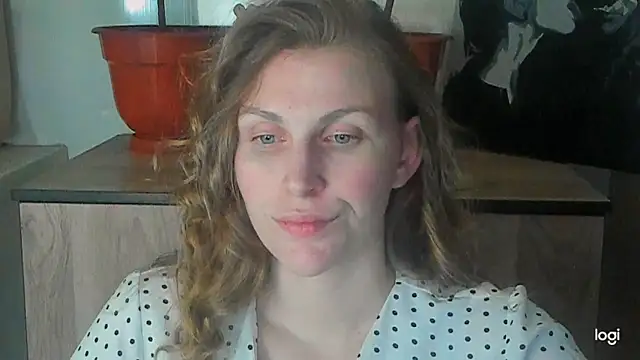 JuliaMuuun online show from 05-18-26, 09:31