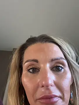 Snapshot of BaddieBossXX2 chatting on 11-29-25, 04:04 BaddieBossXX2 online show from 11-29-25, 04:04