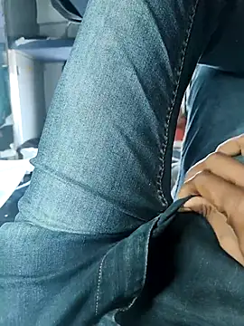 Snapshot of Fit_Guy143 chatting on 09-17-25, 04:47 Fit Guy143 online show from 09-17-25, 04:47