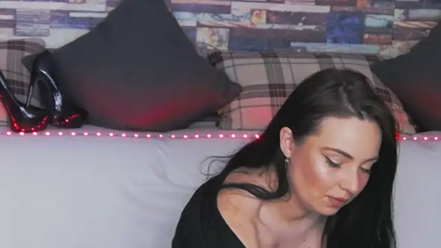 GrayLunna online show from 04-13-26, 02:39