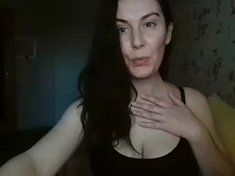 Snapshot of KatalinaQE chatting on 09-11-25, 01:22 KatalinaQE online show from 09-11-25, 01:22