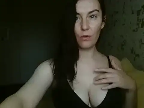Snapshot of KatalinaQE chatting on 09-16-25, 05:08 KatalinaQE online show from 09-16-25, 05:08