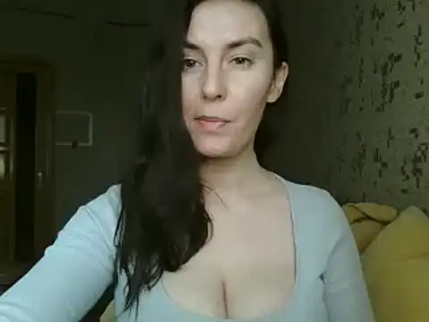 Snapshot of KatalinaQE chatting on 10-02-25, 07:48 KatalinaQE online show from 10-02-25, 07:48