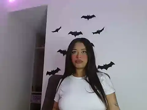 Snapshot of reina_reina chatting on 10-29-25, 10:11 reina reina online show from 10-29-25, 10:11