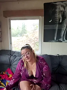 Misspapillon1840 online show from 11-06-25, 09:21