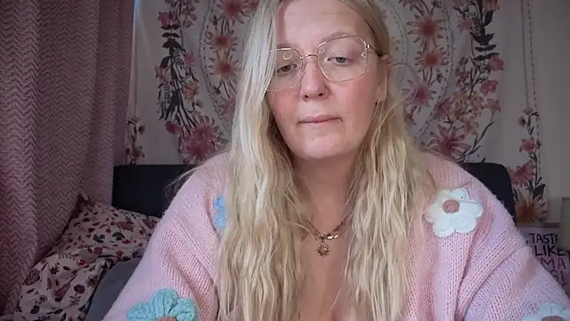 Daisyxoxo  online show from 09-26-25, 08:40