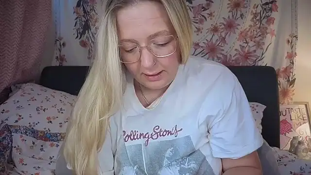 Daisyxoxo  online show from 01-11-26, 09:47