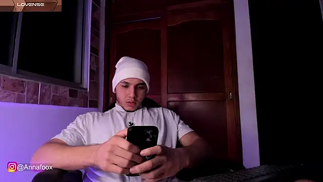 Snapshot of max_valiant1 chatting on 01-13-26, 04:40 max valiant1 online show from 01-13-26, 04:40