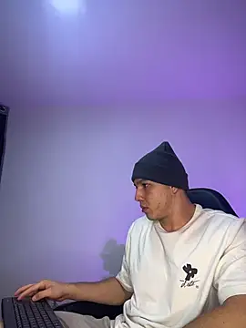 Snapshot of max_valiant1 chatting on 02-18-26, 07:26 max valiant1 online show from 02-18-26, 07:26