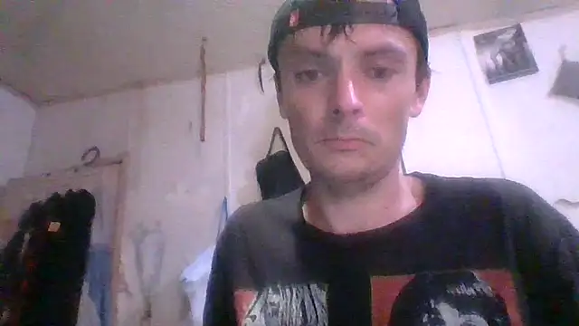 Snapshot of RichardW chatting on 09-13-25, 02:33 RichardW online show from 09-13-25, 02:33