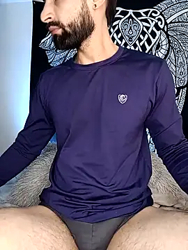 Snapshot of Enzo-wolf33 chatting on 09-17-25, 11:39 Enzo-wolf33 online show from 09-17-25, 11:39