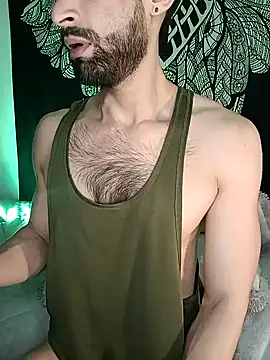 Snapshot of Enzo-wolf33 chatting on 09-28-25, 11:32 Enzo-wolf33 online show from 09-28-25, 11:32