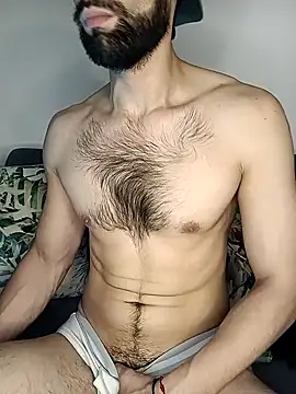 Snapshot of Enzo-wolf33 chatting on 10-08-25, 02:20 Enzo-wolf33 online show from 10-08-25, 02:20