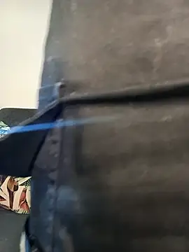 Snapshot of Enzo-wolf33 chatting on 10-10-25, 03:27 Enzo-wolf33 online show from 10-10-25, 03:27