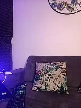 Snapshot of Enzo-wolf33 chatting on 10-16-25, 06:47 Enzo-wolf33 online show from 10-16-25, 06:47