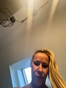 blondi2077 online show from 10-25-25, 01:29