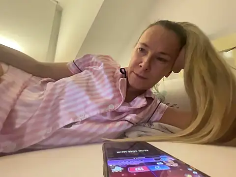 blondi2077 online show from 10-26-25, 10:04