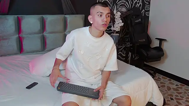 RowanCley online show from 11-25-25, 12:49