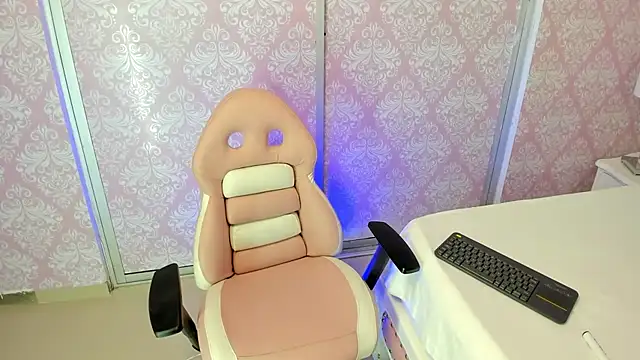 Ailee naughty online show from 11-13-25, 03:05