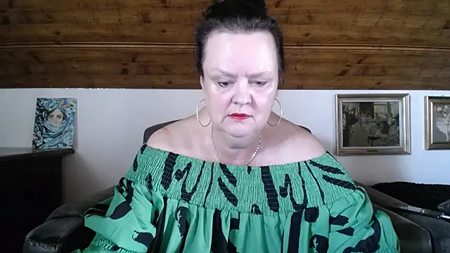 Snapshot of TiffanyMature chatting on 06-02-26, 03:03 TiffanyMature online show from 06-02-26, 03:03
