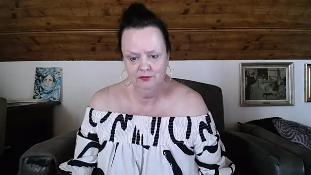 Snapshot of TiffanyMature chatting on 07-09-26, 02:10 TiffanyMature online show from 07-09-26, 02:10