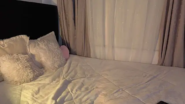 LunaVelvet777 online show from 03-25-26, 04:02