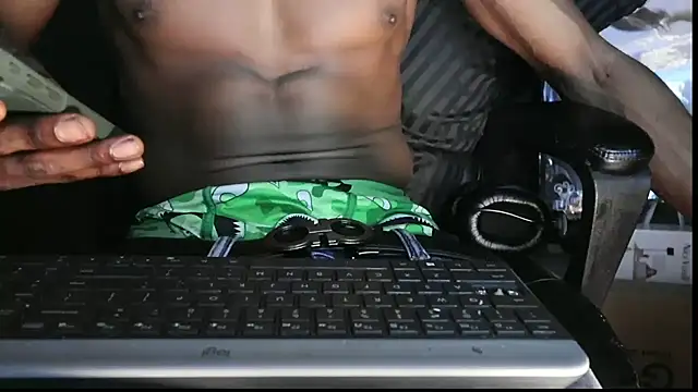 Snapshot of zaddytrey chatting on 05-17-26, 04:03 zaddytrey online show from 05-17-26, 04:03