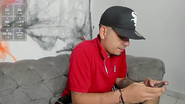 Snapshot of OwenStonne_ chatting on 10-18-25, 04:04 OwenStonne online show from 10-18-25, 04:04